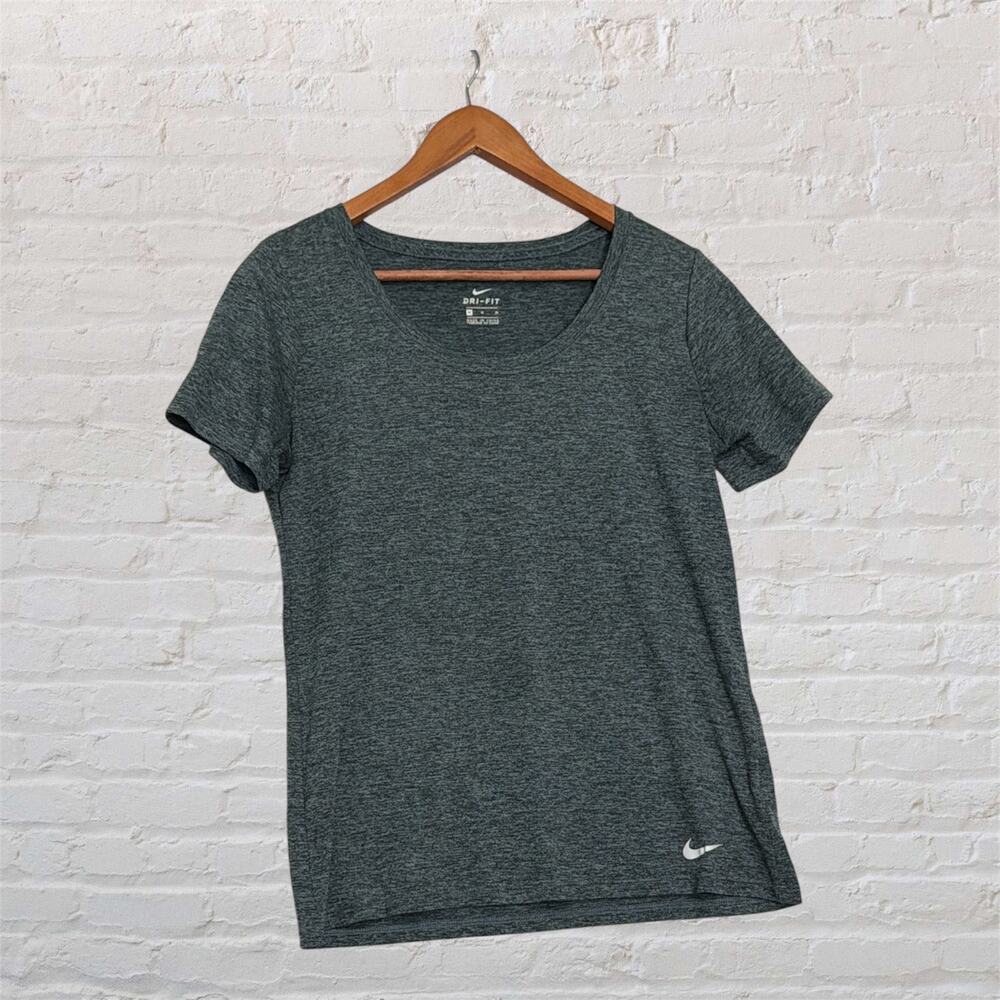Nike Dri-FIT Women’s Medium Gray Short Sleeve‎ Athletic Running Top